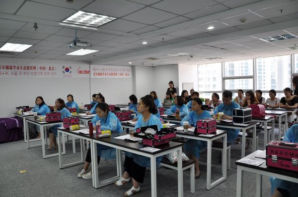 成都美容美妆培训学校,成都美妆纹绣学校排名前十