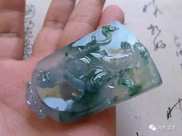 大白天宾馆拉着窗帘卖翡翠赌石，大熊买了块赌石小试牛刀竟完爆！