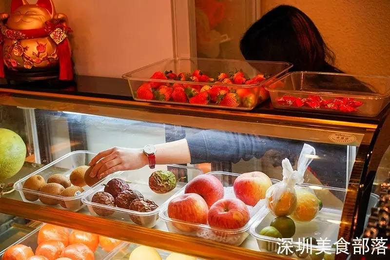 还在2月，已经有一大波人穿着毛衣排队吃冰了……