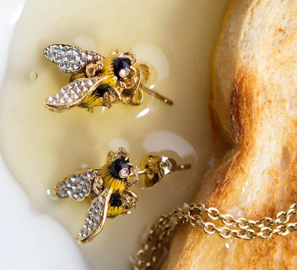 拥有了它，十年间买的其他饰品全部失宠