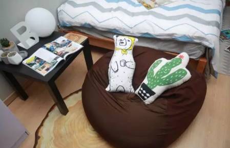 外国小鲜肉只花400元竟然租到了北京二环的房子,然而刚拿到房子的瞬间却差点哭了出来