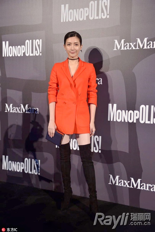 何洁穿过膝长靴视频,何洁靴子