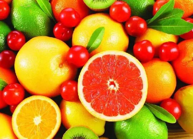 Madam问答室丨闭口粉刺，抗皱眼霜，国货护肤，澳洲面膜，上身胖下身瘦穿搭