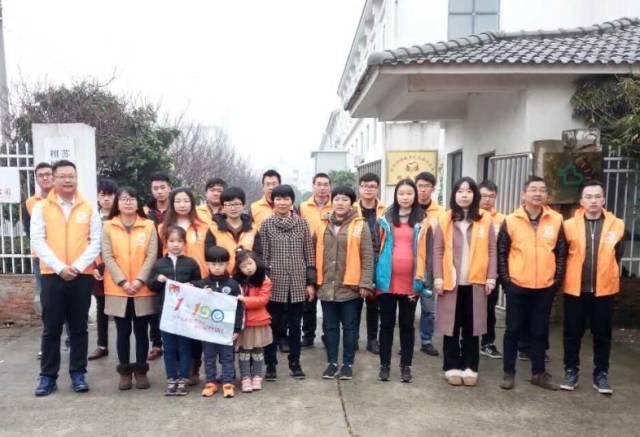 很多好人好事就在我们身边,这些拾金不昧的行为值得点赞