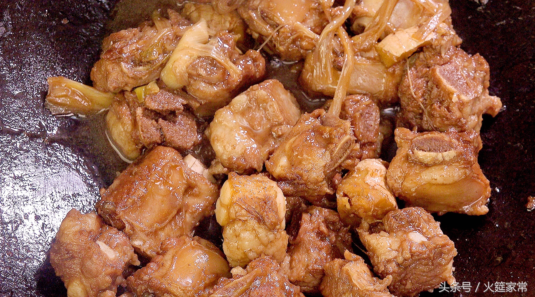 这样烧排骨,好吃的同时彻底解决糊锅的问题