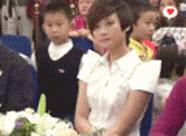 看见刘总从车上拎包下来,跑过去:刘总,我来拿!