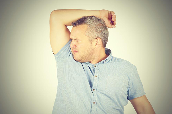 腋下出汗有异味怎么去除,腋下异味做手术能彻底去除吗