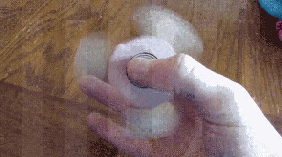 震撼男人圈的指上神器“指尖陀螺”