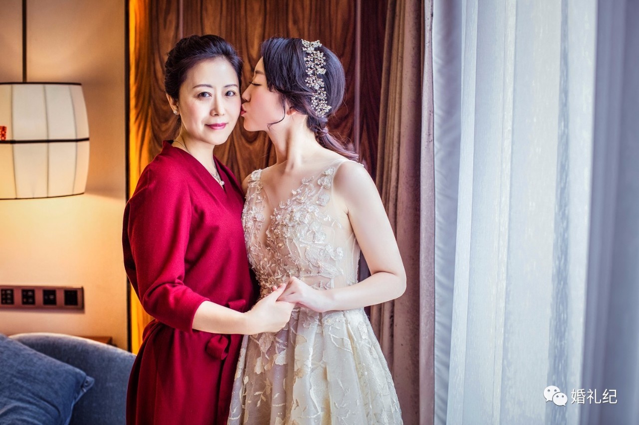 陈妍希刘诗诗婚礼妈妈都穿旗袍！妈妈要得体只能穿旗袍？