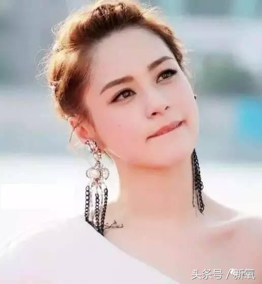 邓紫棋皮裤和别的女星对比,邓紫棋皮裤大盘点