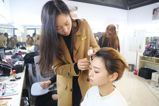 北京新视觉化妆培训学校,杭州新视觉摄影培训学校