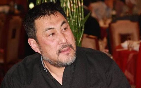 中国最牛锅炉工，塑造经典角色至今无人超越，与妻子恩爱携手幸福