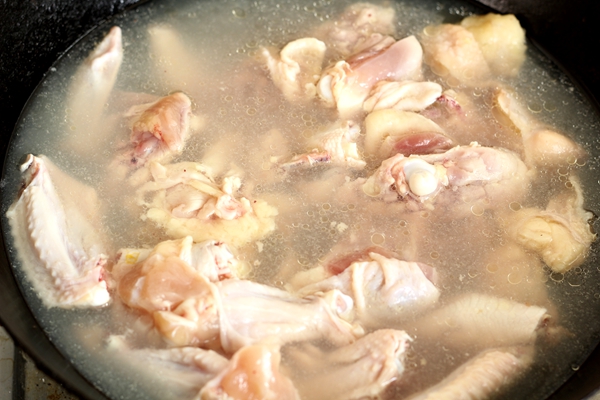 清炖甲鱼最正宗的红烧甲鱼做法,清炖甲鱼最正宗的甲鱼怎么杀做法