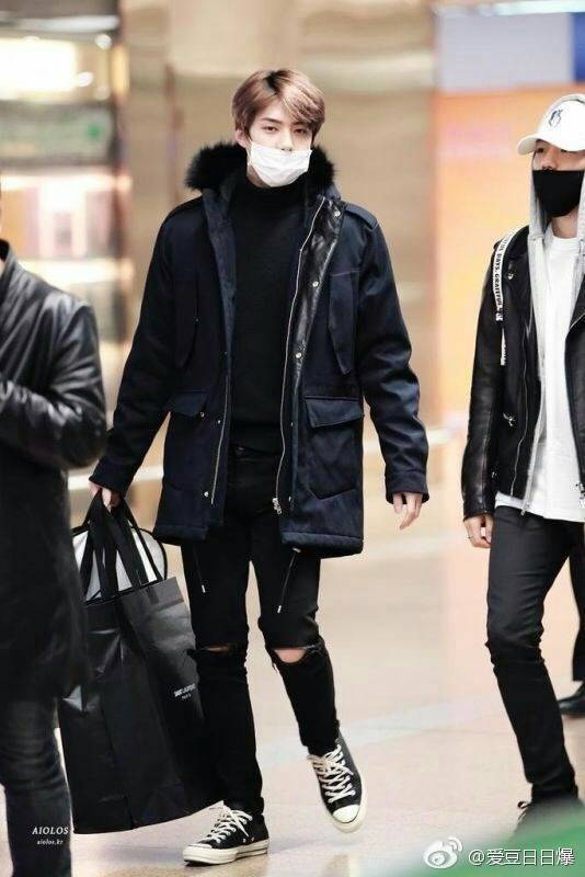 吴世勋机场代购,吴世勋被耽误的十年