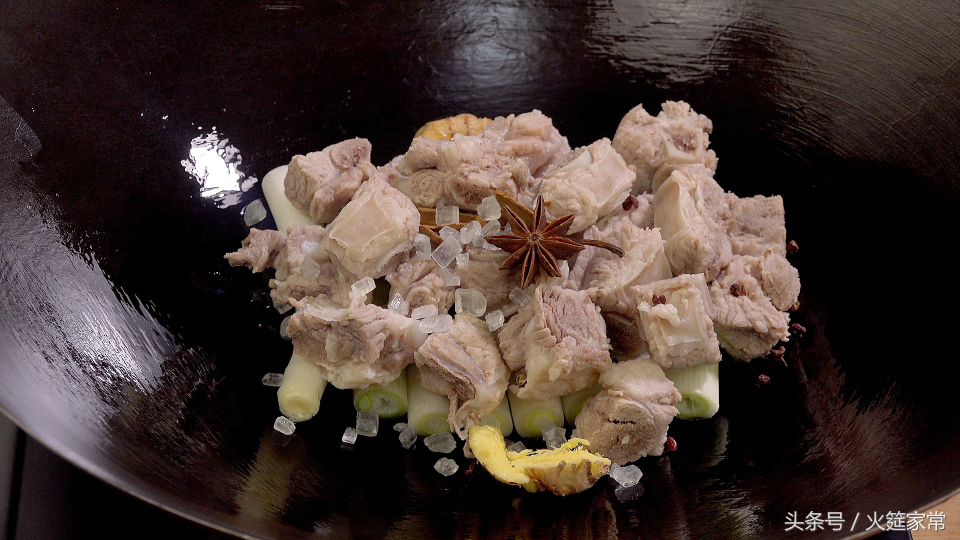 这样烧排骨,好吃的同时彻底解决糊锅的问题