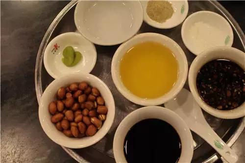 就是这个“肥坚”，十七年的默默坚守，用手工邕菜安慰老南宁的魂