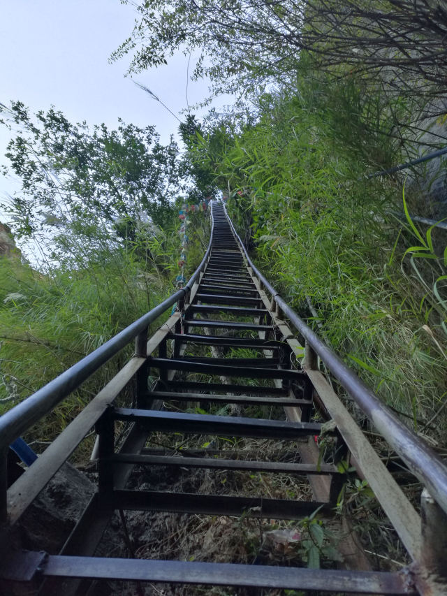 大漠户外旅行虎跳峡徒步详解,虎跳峡徒步168级勇者云梯