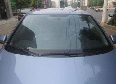 新车贴膜是贴玻璃外面还是里面,玻璃贴膜贴外面好还是里面好