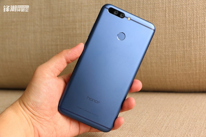 一加3t和荣耀v9哪个好,荣耀v9和一加3t评测视频