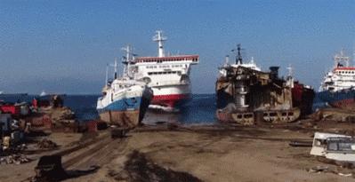 搞笑Gif：白板，动了手脚之后变*摸自**了！所以说远离赌博！