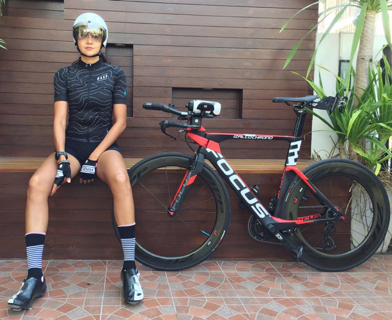 泰国除了人妖，能把自行车玩得这么溜的女神级人物，我也是服了！