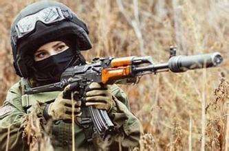 为何称AK47是一款让人又爱又恨的枪?皮实耐用但精度不敢恭维