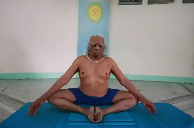 艾扬格瑜伽调息引导词,艾扬格椅子瑜伽课前调息