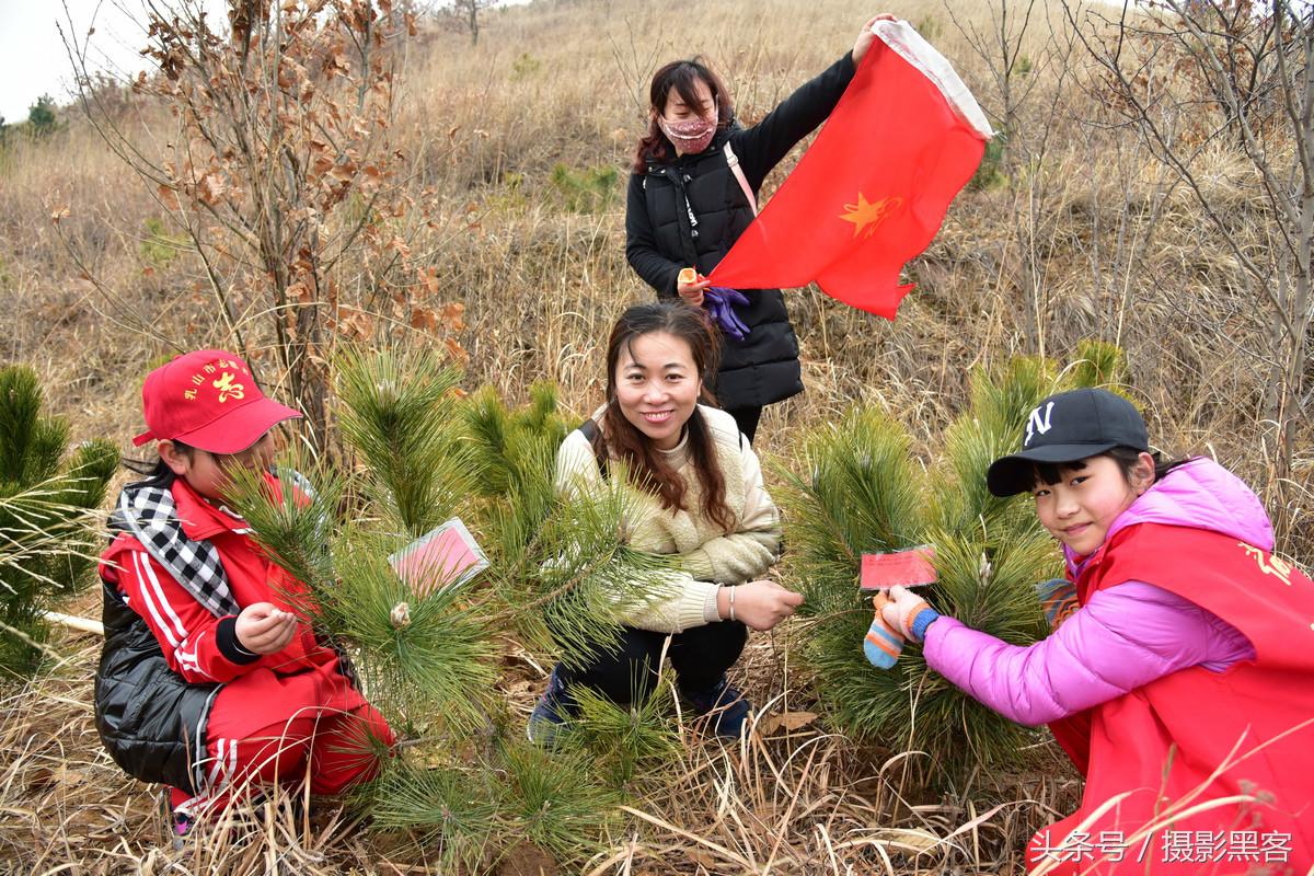 义务植树与创建森林城市,共建文明城市小学生