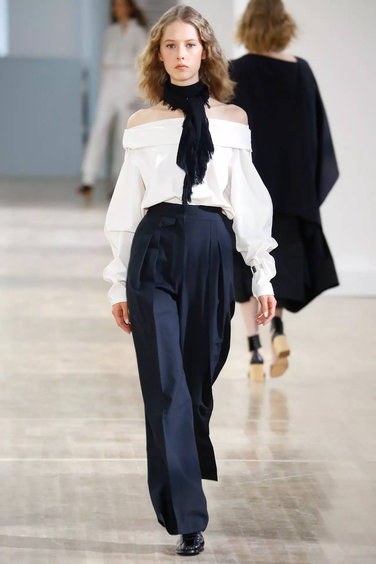 必买的大牌单品,衣橱必买的100件单品