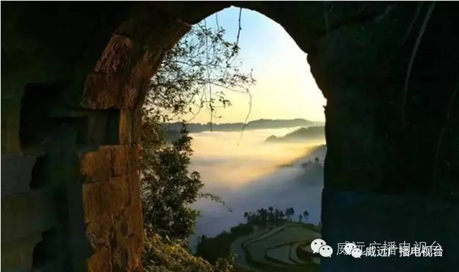 看山看水看日出日落,看山看水看古村