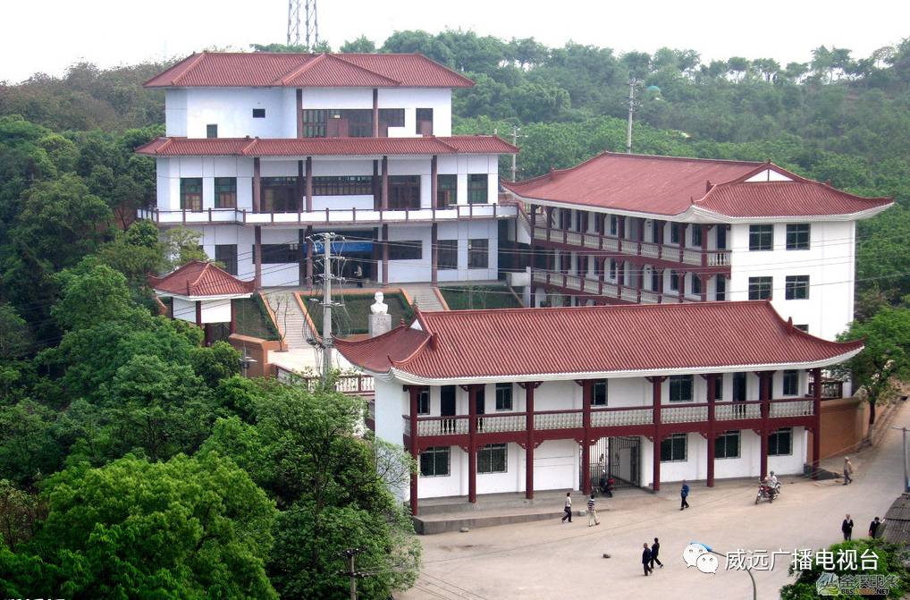 看山看水看日出日落,看山看水看古村