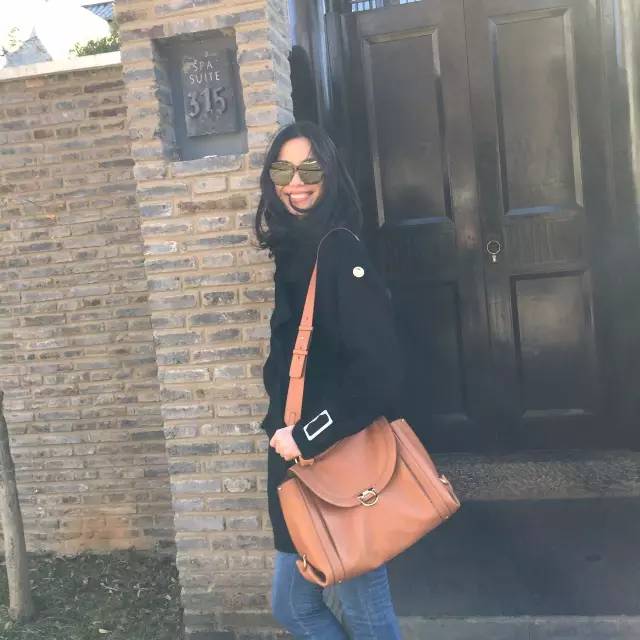 让奥黛丽·赫本钟情的Ferragamo，也让何穗爱不释手！