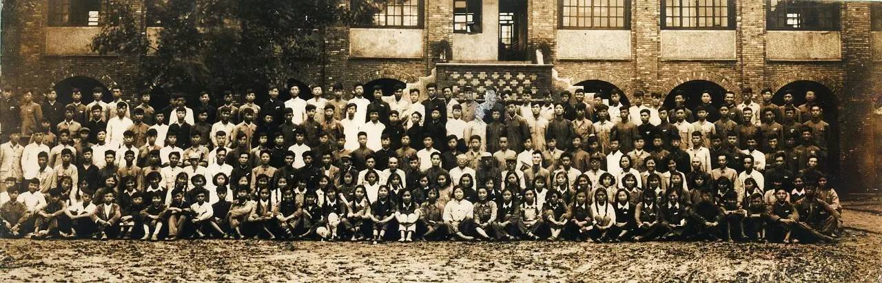 穿上校服,再去蚌埠这所学校走一遍,满满的回忆……