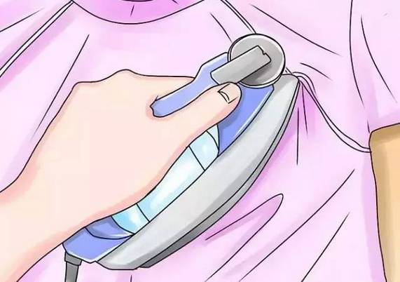 衣服皱巴巴的咋能穿出门,衣服皱起来了不用熨斗怎么弄平