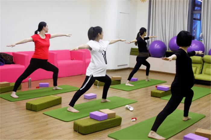 孕期瑜伽培训班知妈堂,知妈堂孕妇瑜伽多少钱