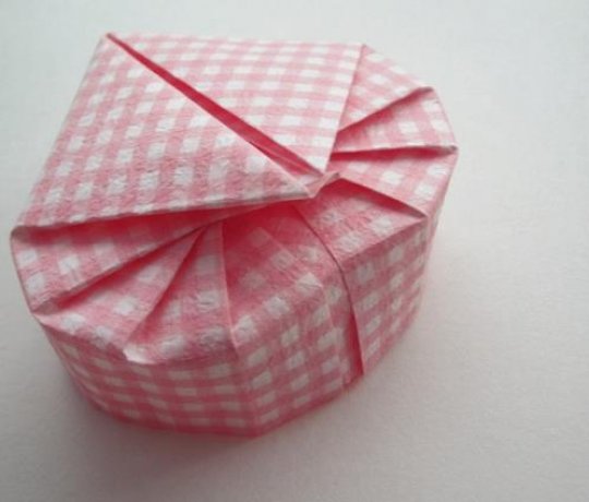 组合心形礼品盒折纸图解教程,心形折纸收纳盒教程简单