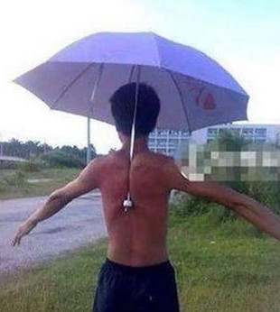 路上要是见到这么多钱，你们会怎么办？花掉还是还给人家