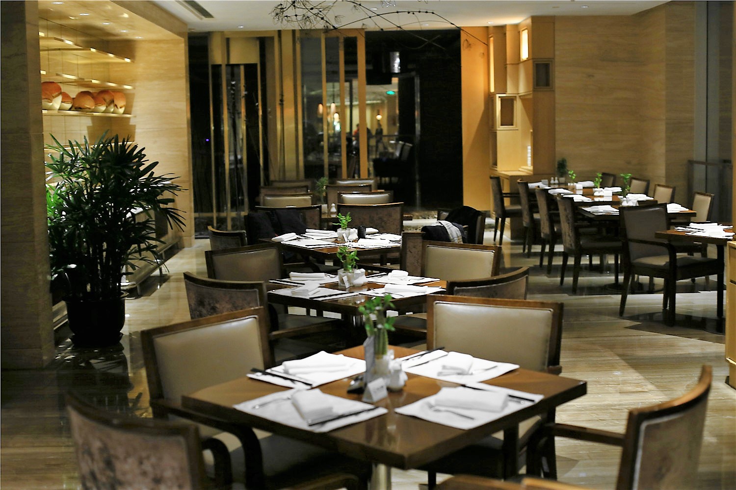 带上大牌口红，这家5星级酒店自助餐5折，亚洲女神月走起！