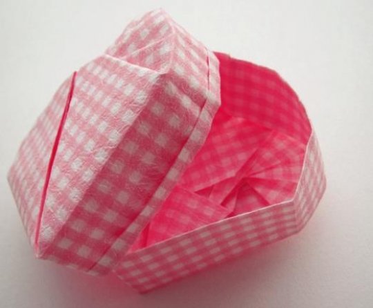 组合心形礼品盒折纸图解教程,心形折纸收纳盒教程简单