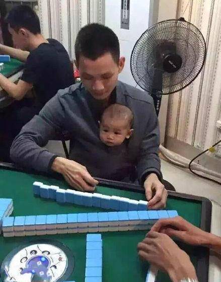 睡在上铺想玩台式电脑怎么弄,在上铺玩电脑