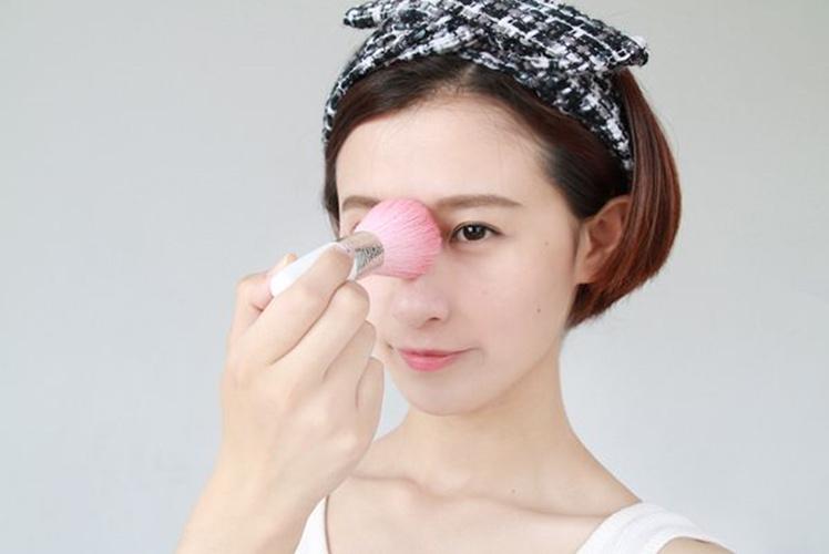 粉饼和散粉有什么区别,粉饼和散粉的区别哪个更好用