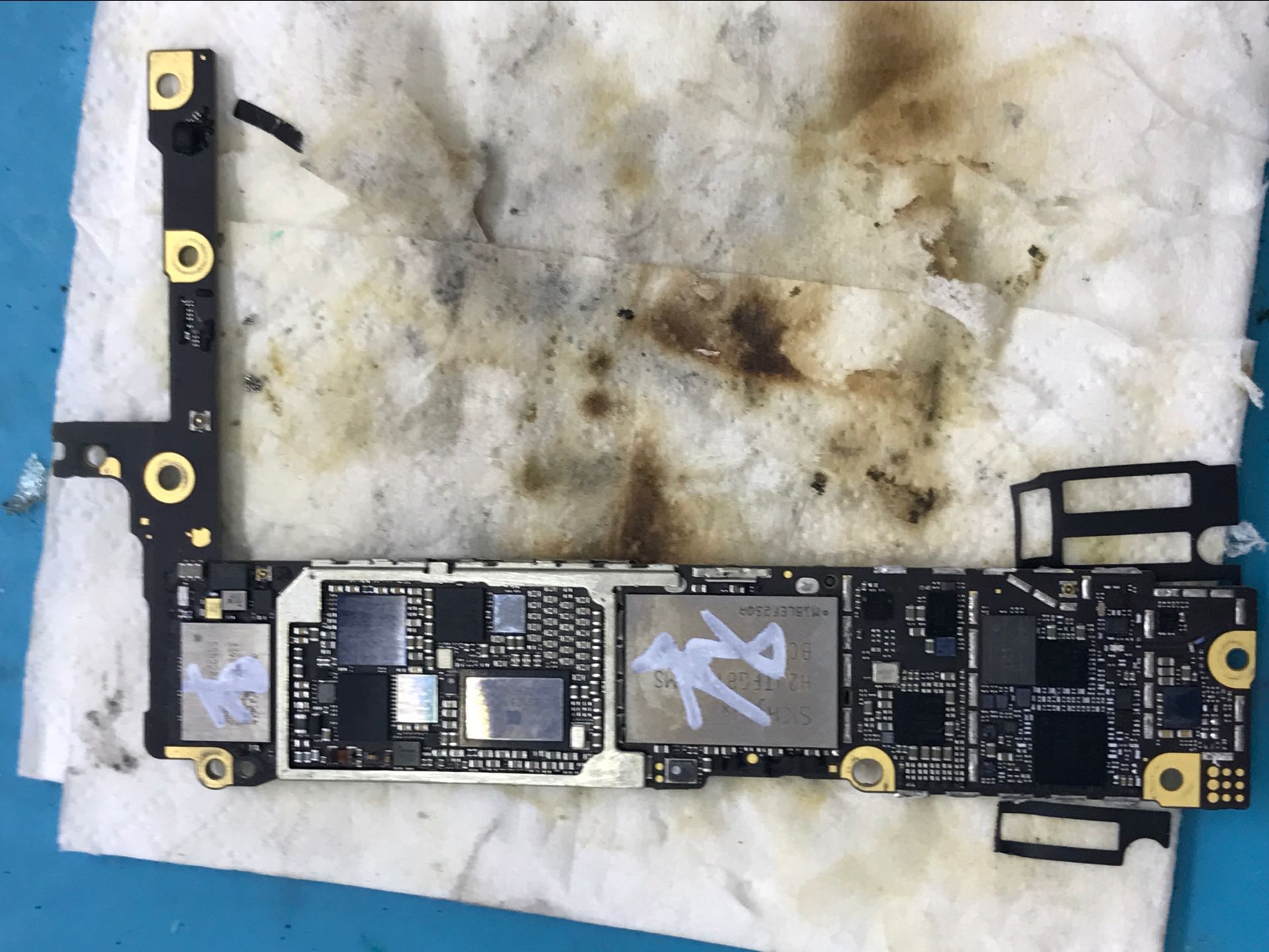 苹果6p充电口接触不好怎么办,苹果6p充电接口坏了怎么维修