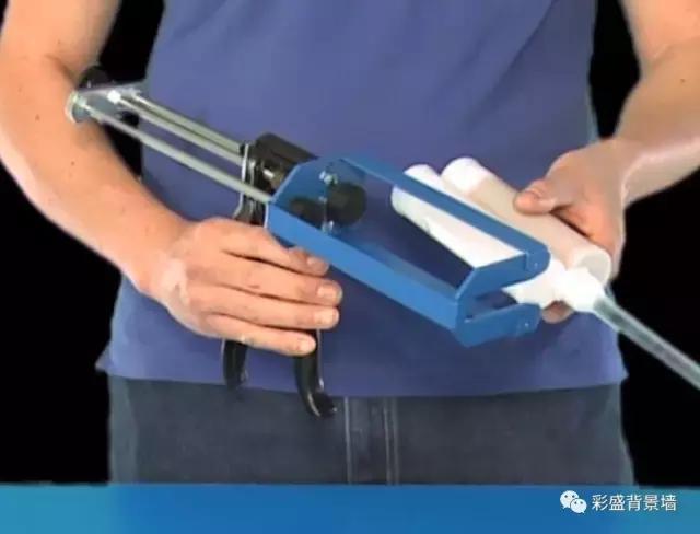 墙上挂镜子上玻璃胶怎么处理,墙壁上装大镜子一定要打玻璃胶吗