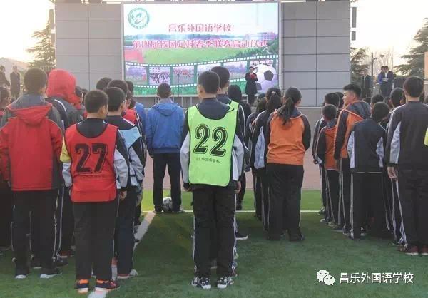 这个学校的足球赛火了！校长竟然亲自上阵！