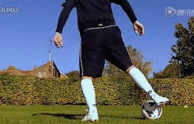 实用的转身过人足球,足球一对一简单过人技巧