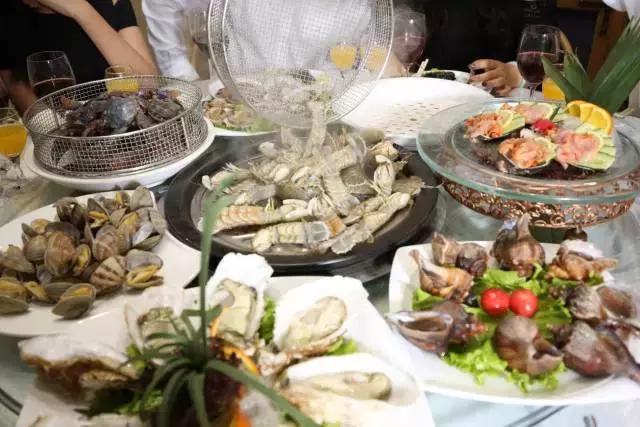 1000台无人货柜日流水,现场蒸海鲜