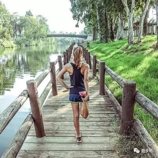 跑步时鞋带怎么系不容易开,如何防止跑步时黑脚趾