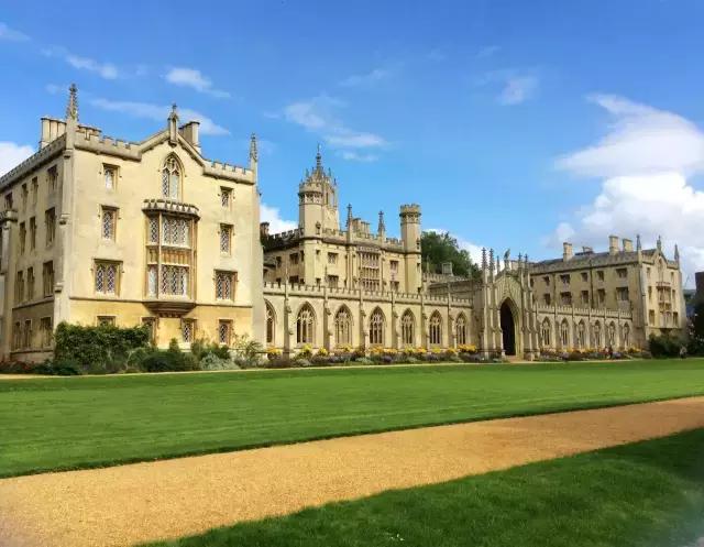 思潮英文：Yolanda访谈-做腐国旅游达人是怎样一种体验？