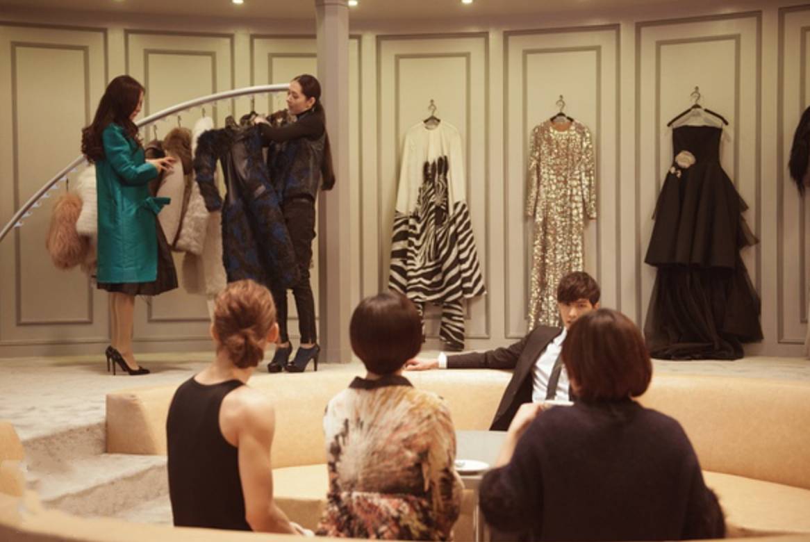 身边有像顾里一样的朋友,有个很有钱的异性朋友