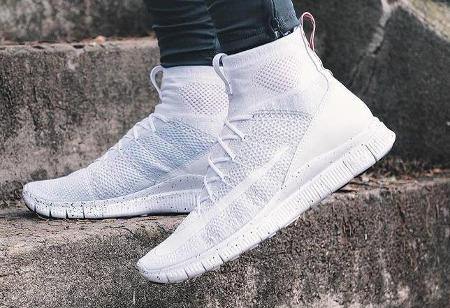 你说我不算一个称职的Sneakers，但我有最早的一款“袜套鞋”